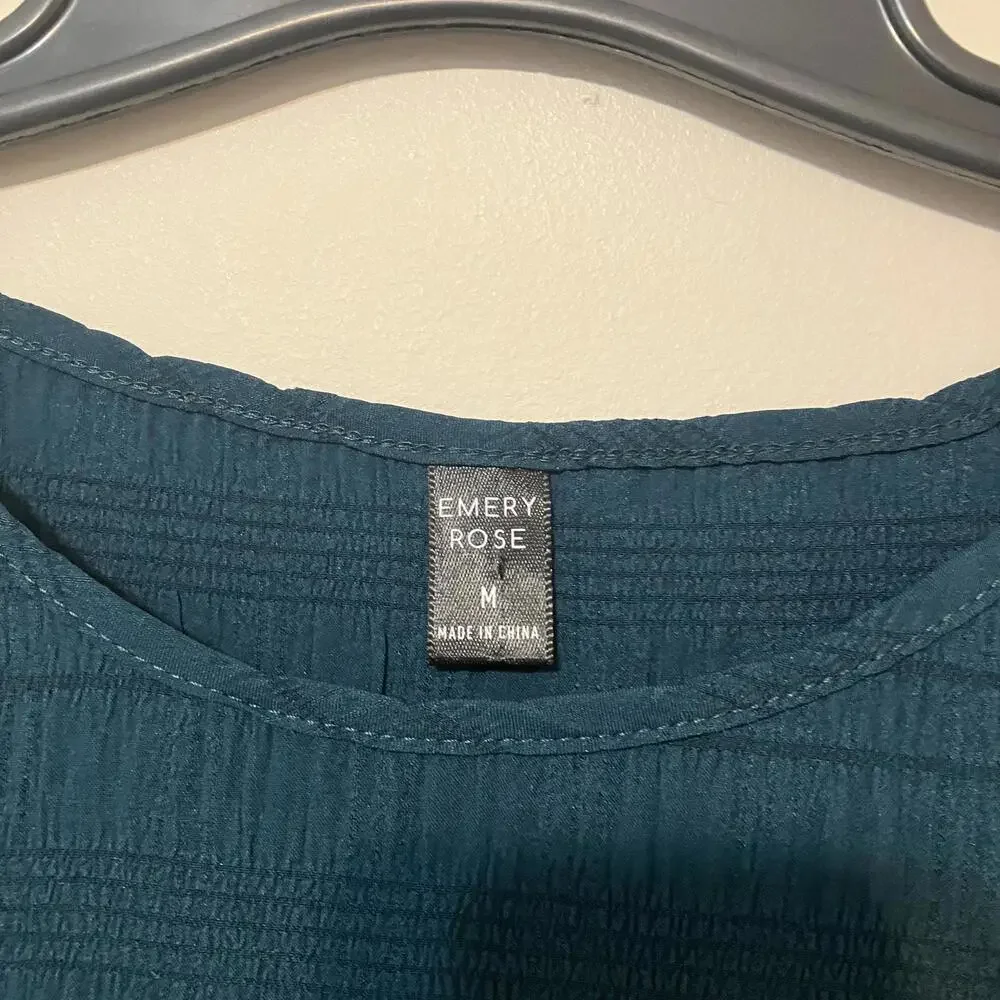 Emery Rose Women's Deep Green Ruffled Hem Chic Short Sleeve Blouse Medium - Picture 2 of 3